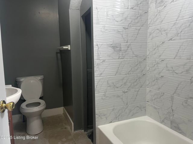 1418 Beech St, Louisville, KY 40211