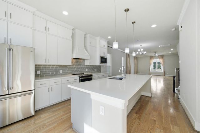 1307 W 24th Street B, Houston, TX 77008