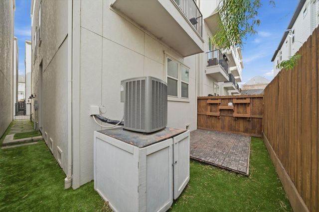 1307 W 24th Street B, Houston, TX 77008