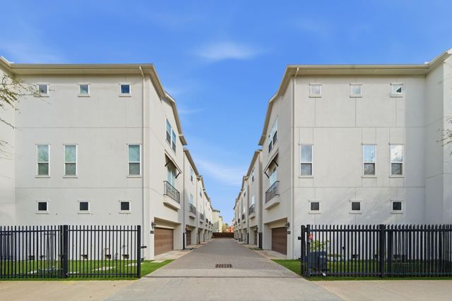 1307 W 24th Street B, Houston, TX 77008