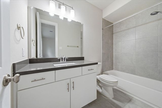 1307 W 24th Street B, Houston, TX 77008