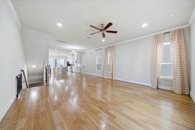 1307 W 24th Street B, Houston, TX 77008