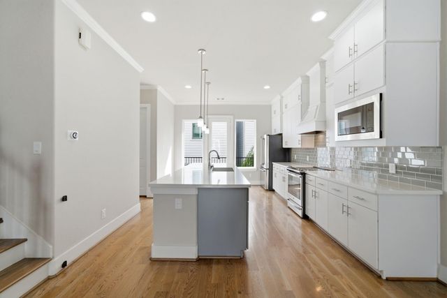 1307 W 24th Street B, Houston, TX 77008