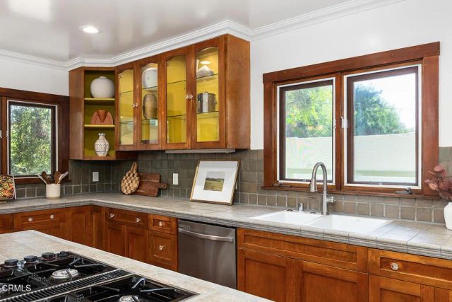 1275 N Hill Avenue, Pasadena, CA 91104