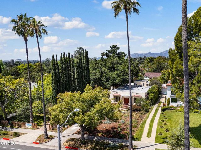 1275 N Hill Avenue, Pasadena, CA 91104