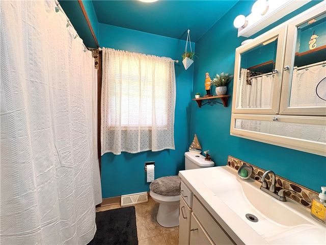 2045 Martha St, Shenango Twp, PA 16101