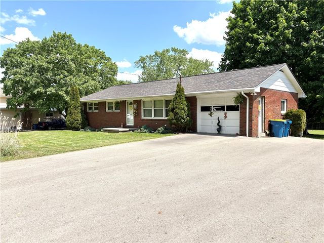 2045 Martha St, Shenango Twp, PA 16101