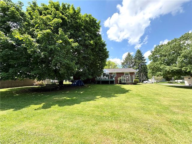 2045 Martha St, Shenango Twp, PA 16101