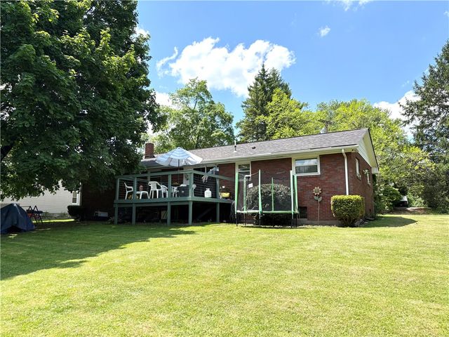 2045 Martha St, Shenango Twp, PA 16101