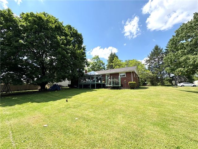 2045 Martha St, Shenango Twp, PA 16101