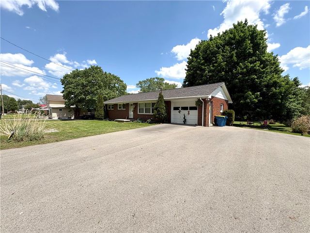 2045 Martha St, Shenango Twp, PA 16101