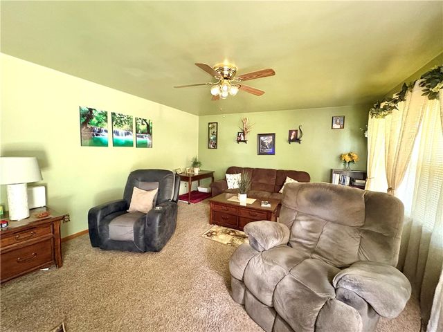 2045 Martha St, Shenango Twp, PA 16101