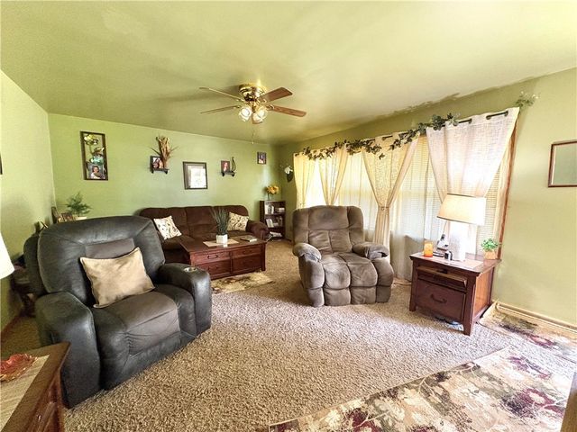 2045 Martha St, Shenango Twp, PA 16101