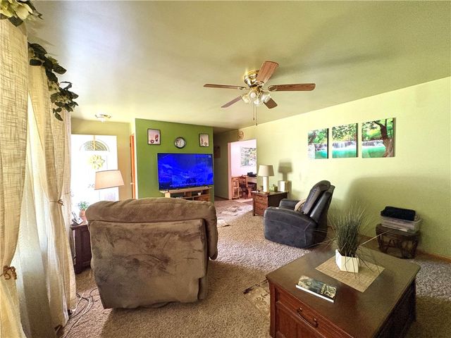 2045 Martha St, Shenango Twp, PA 16101