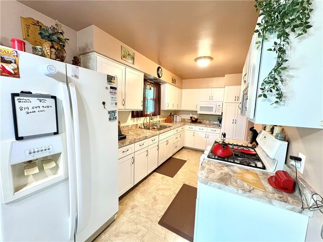2045 Martha St, Shenango Twp, PA 16101
