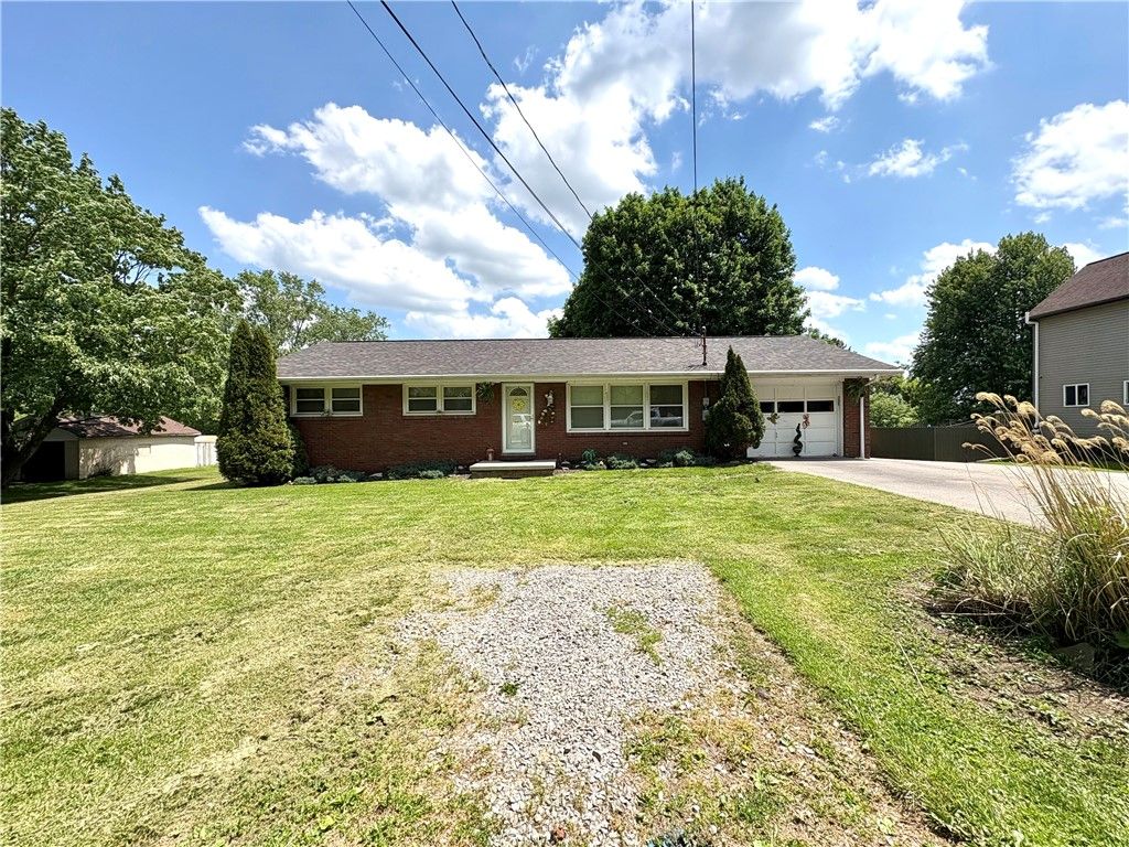 2045 Martha St, Shenango Twp, PA 16101