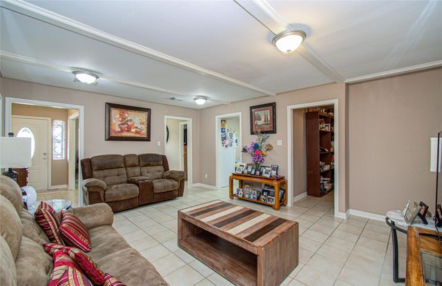 930 Centerwood Drive, Houston, TX 77013