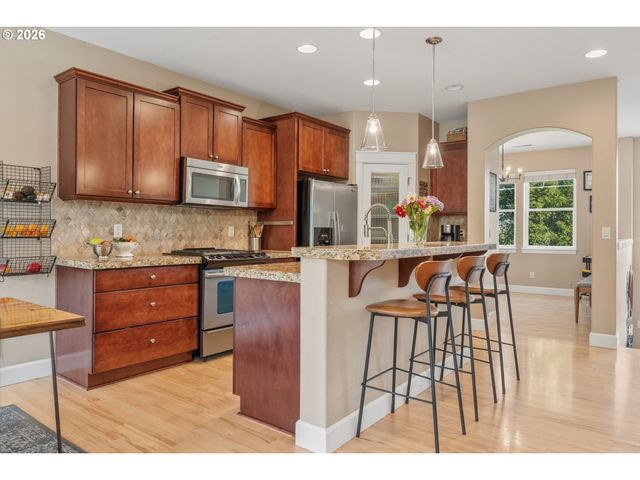 623 N V St, Washougal, WA 98671