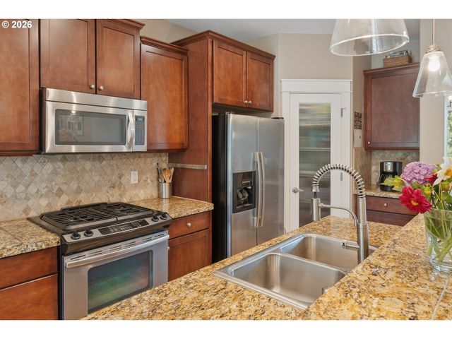 623 N V St, Washougal, WA 98671