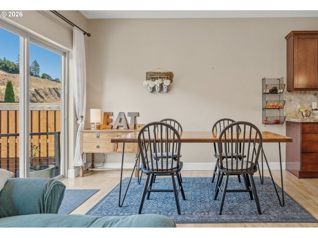 623 N V St, Washougal, WA 98671