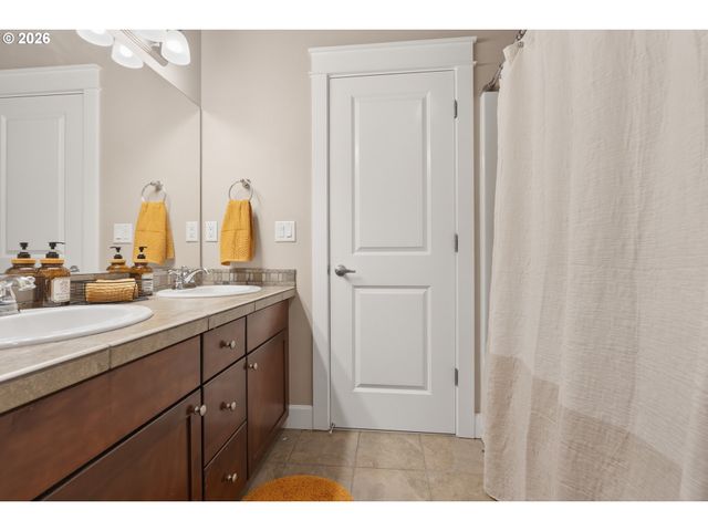 623 N V St, Washougal, WA 98671