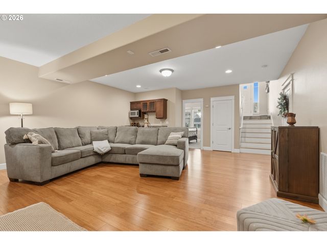 623 N V St, Washougal, WA 98671
