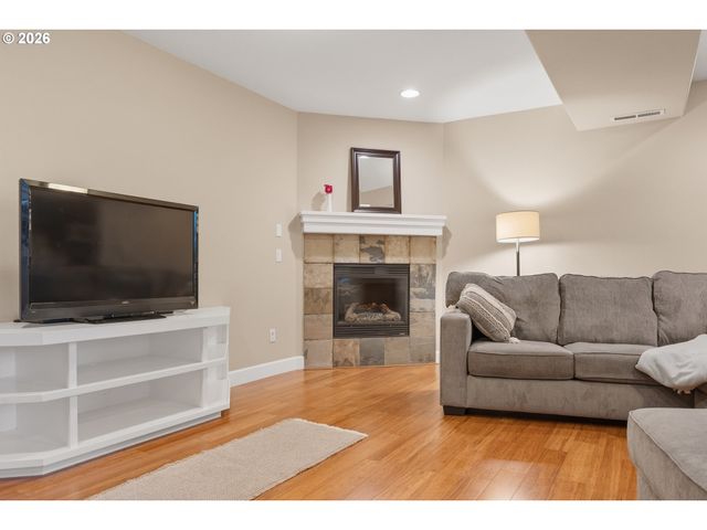 623 N V St, Washougal, WA 98671