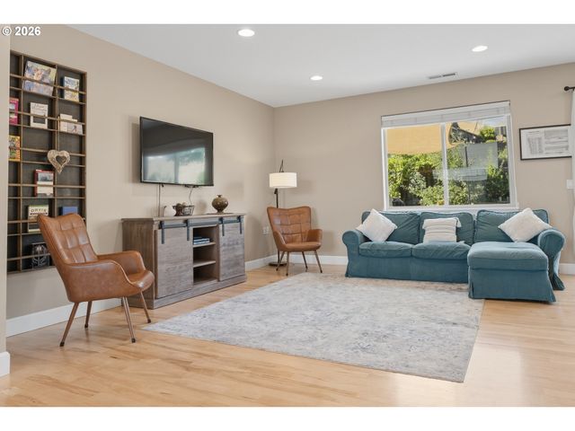 623 N V St, Washougal, WA 98671