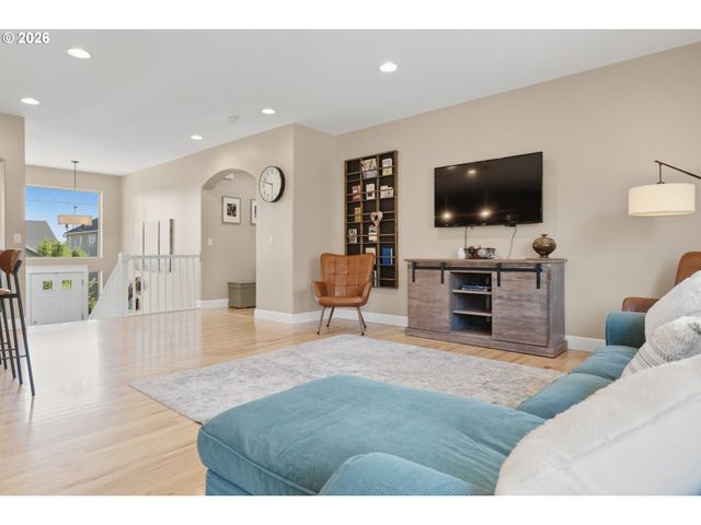 623 N V St, Washougal, WA 98671