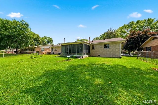 513 Longview Drive, Belleville, IL 62223