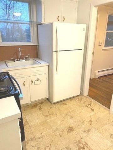 29 Vinald Rd 1, Medfield, MA 02052