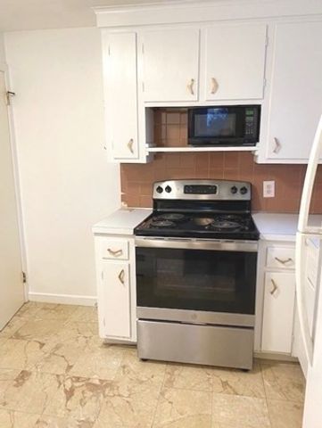 29 Vinald Rd 1, Medfield, MA 02052