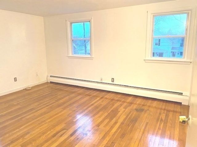 29 Vinald Rd 1, Medfield, MA 02052