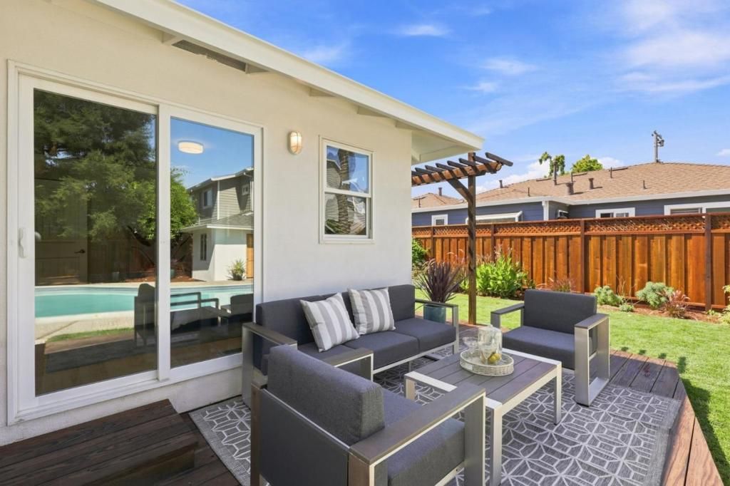 Image 20 of property listing at 2930 Jefferson Avenue, Redwood City, CA 94062