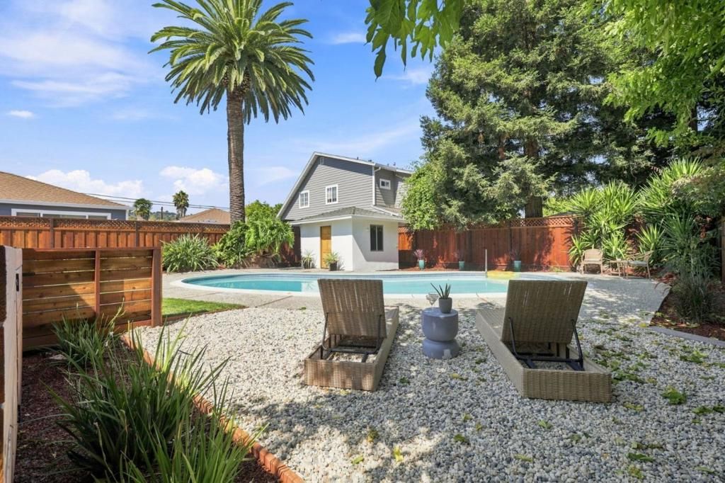 Image 22 of property listing at 2930 Jefferson Avenue, Redwood City, CA 94062