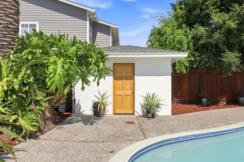 Image 27 of property listing at 2930 Jefferson Avenue, Redwood City, CA 94062