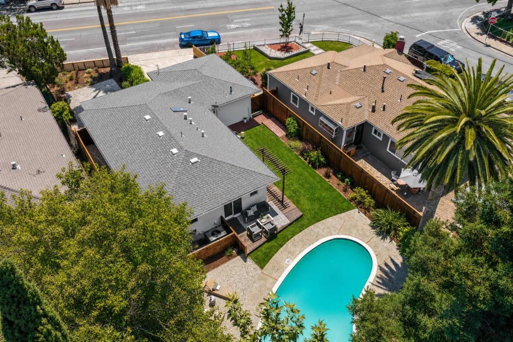 Image 31 of property listing at 2930 Jefferson Avenue, Redwood City, CA 94062