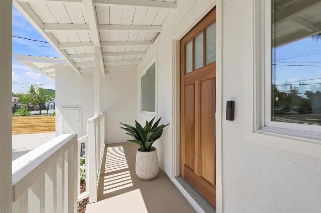 Image 6 of property listing at 2930 Jefferson Avenue, Redwood City, CA 94062