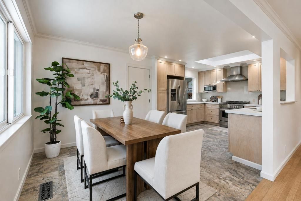 Image 7 of property listing at 2930 Jefferson Avenue, Redwood City, CA 94062