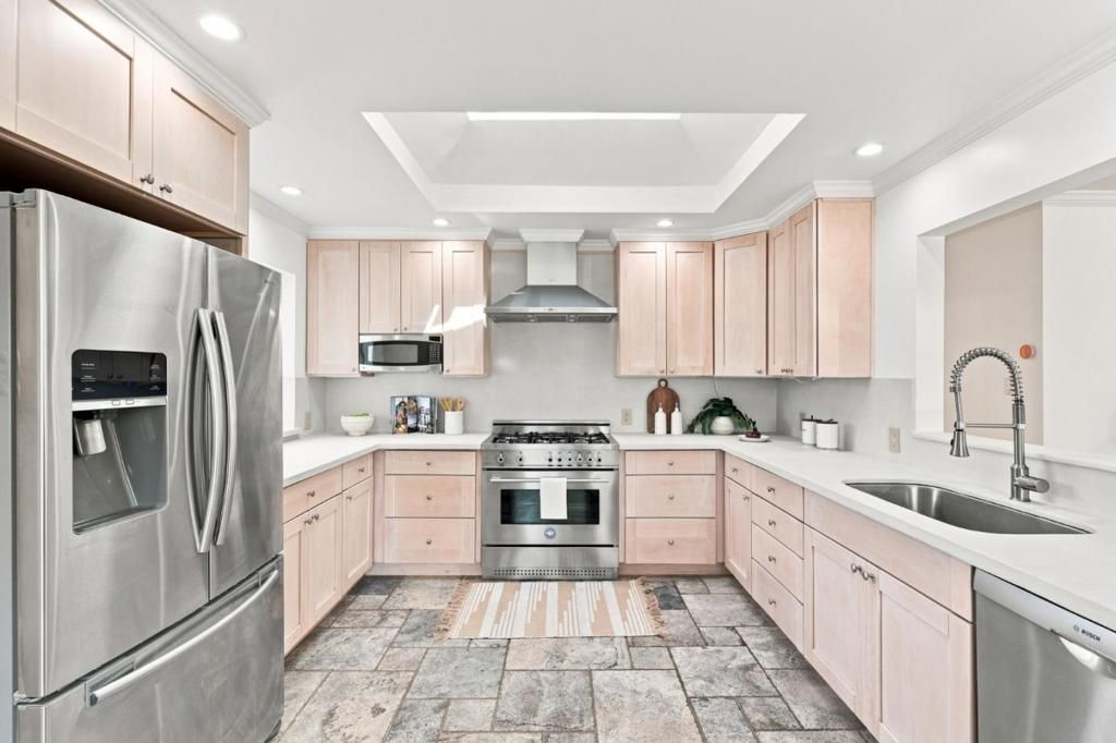 Image 9 of property listing at 2930 Jefferson Avenue, Redwood City, CA 94062
