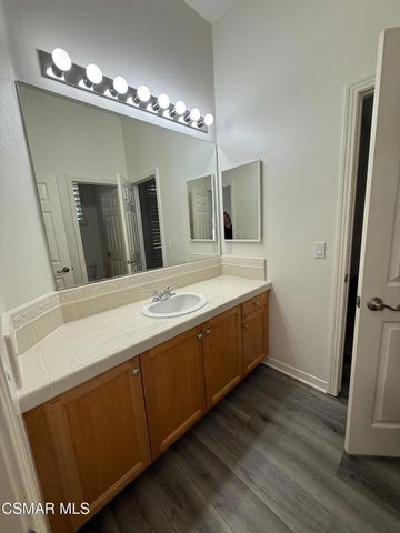 990 Clear Sky Place, Simi Valley, CA 93065