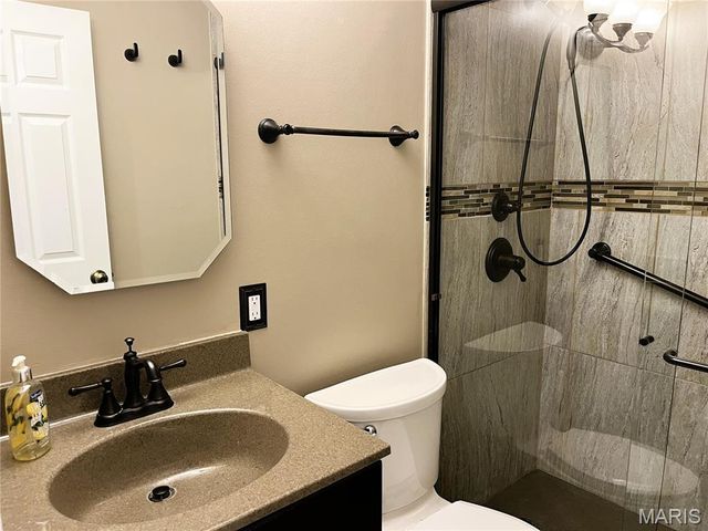 2021 Gladiator Drive, Fenton, MO 63026