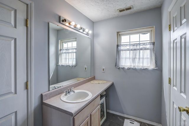 2352 Union Church Road, Thaxton, VA 24174