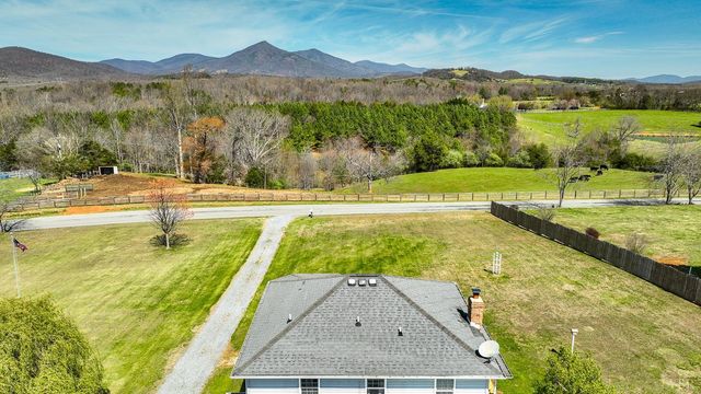 2352 Union Church Road, Thaxton, VA 24174