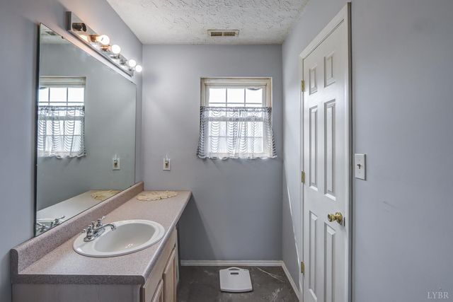 2352 Union Church Road, Thaxton, VA 24174
