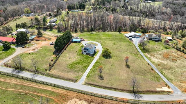 2352 Union Church Road, Thaxton, VA 24174