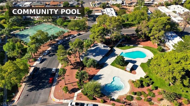 727 Greenbriar Townhouse Way, Las Vegas, NV 89121