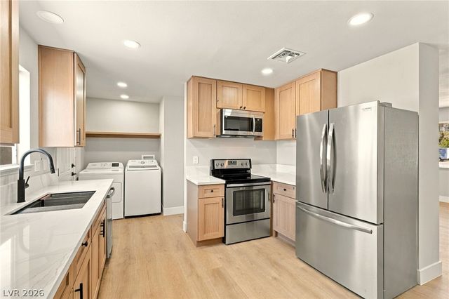 727 Greenbriar Townhouse Way, Las Vegas, NV 89121