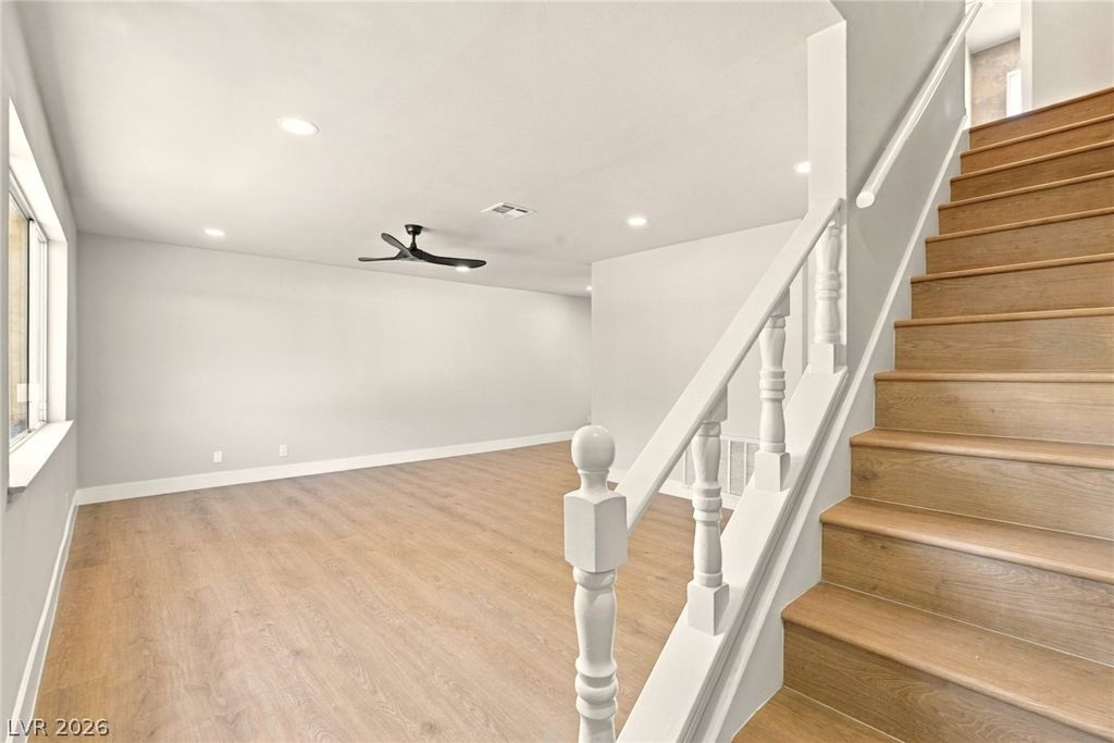 727 Greenbriar Townhouse Way, Las Vegas, NV 89121 — photo 4