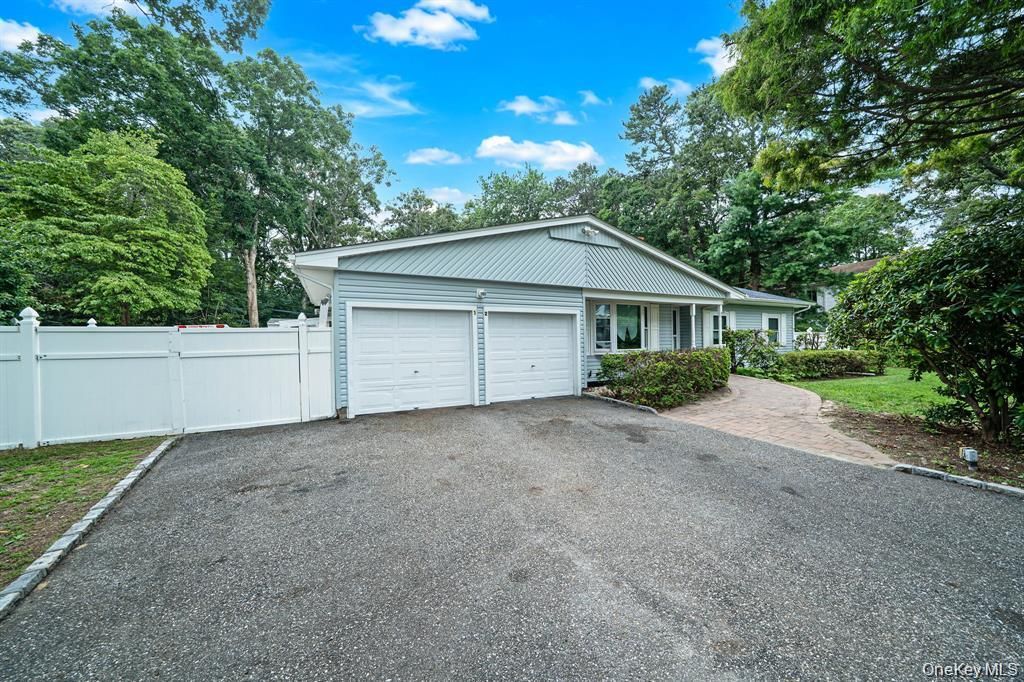 12 Beecher Street, Coram, NY 11727 — photo 3
